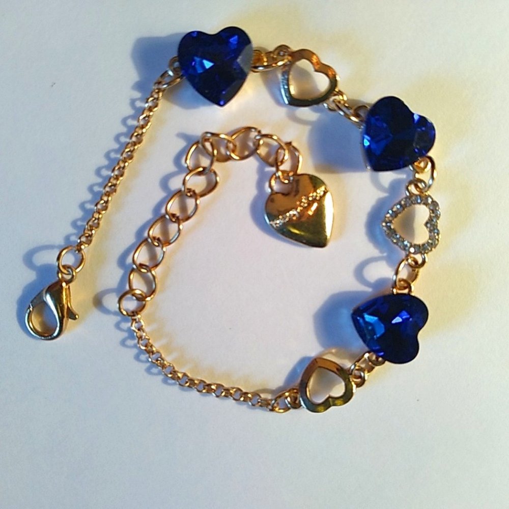 Beautiful Betsey Johnson Blue Heart Bracelet